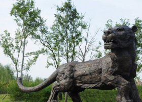 公園老虎動物銅雕 老虎雕塑作品古董背著松樹