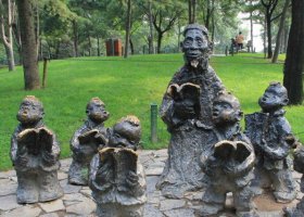 公園讀書(shū)的兒童人物銅雕 兒童雕塑樂(lè)園雕像步行街音樂(lè)