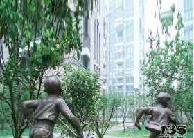 童趣主題滾鐵環(huán)兒童銅雕 