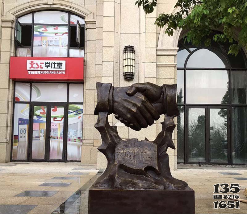 企業(yè)握手誠信景觀銅雕 景觀雕塑公司樣式市政郭勒圖片