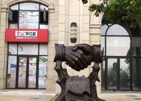 企業(yè)握手誠信景觀銅雕 景觀雕塑公司樣式市政郭勒