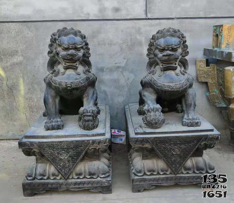 門口踩球獅子銅雕  圖片