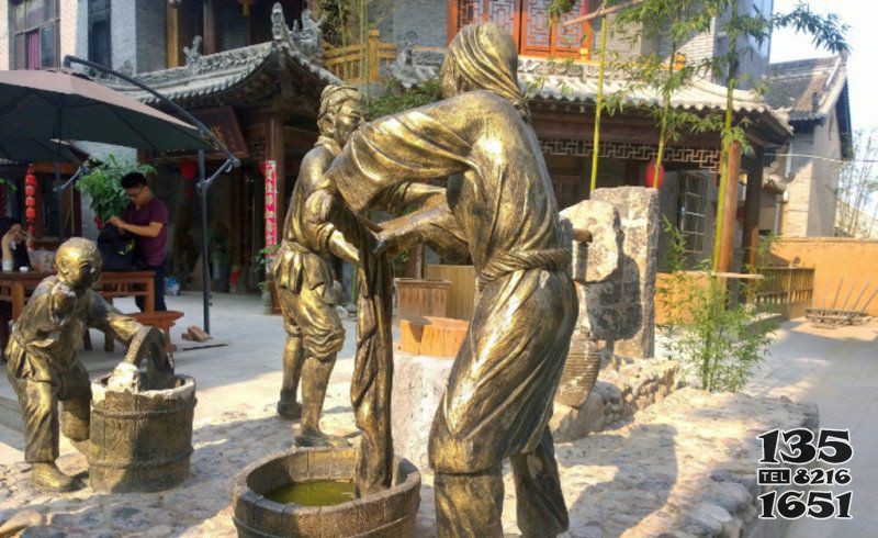 街邊洗衣服的古代人物小品銅雕 圖片
