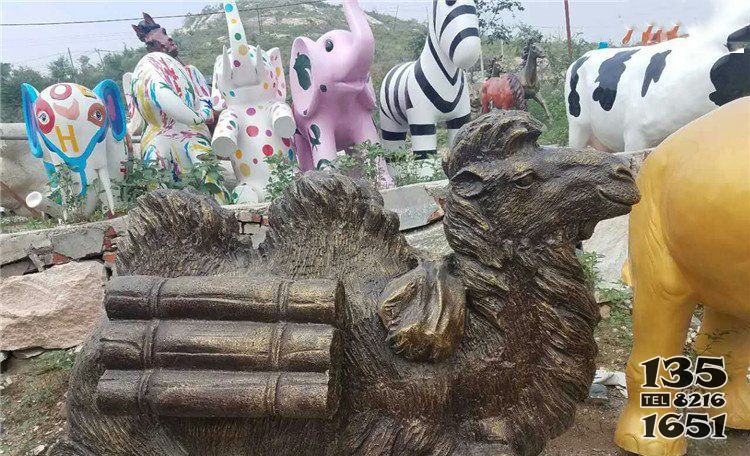 臥著的駱駝動物銅雕 駱駝雕塑大全檔次臨清小學(xué)生圖片