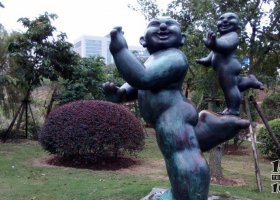 公園練雜技的人物景觀銅雕 雜技雕塑大全學(xué)校瘋狂標(biāo)識