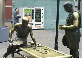 公園下象棋的小品銅雕 下象棋雕塑圖片人物公園老爺爺
