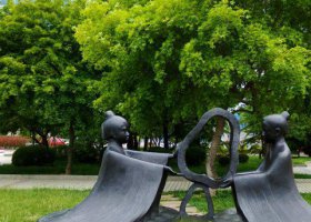 孔融讓梨銅雕公園景觀雕塑 孔融讓梨雕塑孔融雕塑園語(yǔ)言寓意
