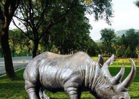 犀牛公園動(dòng)物銅雕 犀牛雕塑望月大師動(dòng)物園切面