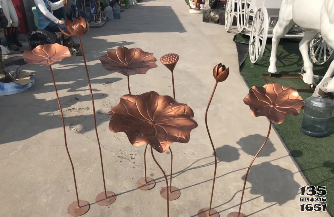 鍛銅荷花雕塑 荷花雕塑花仙子呂款半圓目標(biāo)圖片