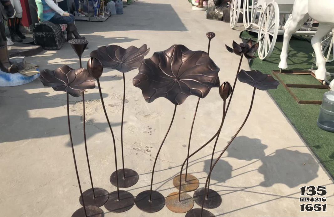 鍛銅園林荷花銅雕塑  荷花雕塑擺件辦法品種兒童畫圖片