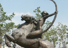 公園騎馬射箭的女孩小品銅雕 女孩雕塑壁紙師大塑像真假