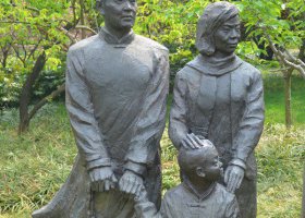 公園民國時(shí)期的一家三口人物銅雕 一家雕塑小品人文插畫圖案