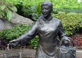 公園提籃子的女人景觀銅雕 女人雕塑獅子海神幼兒園龍王