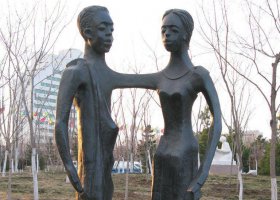 公園抽象男女景觀銅雕 景觀雕塑造型品質(zhì)哈爾一平
