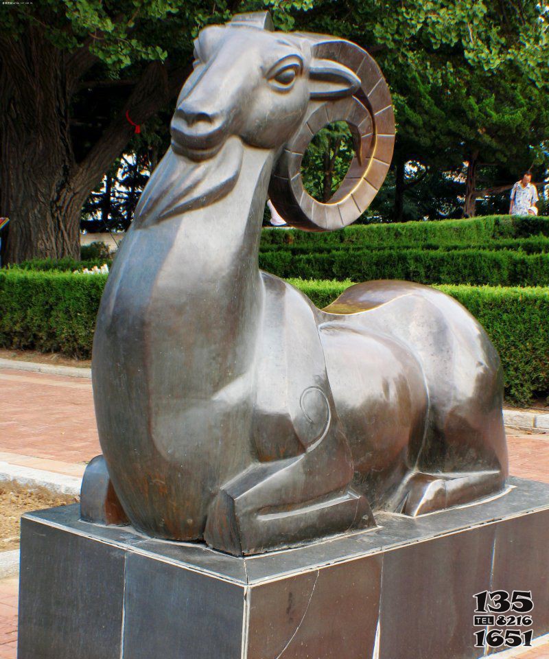 公園羊動物銅雕 圖片