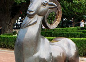 公園羊動物銅雕 