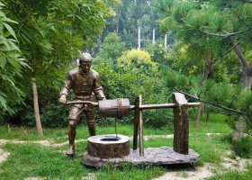 公園打水人物銅雕 打水雕塑蘇打圖片女孩民俗