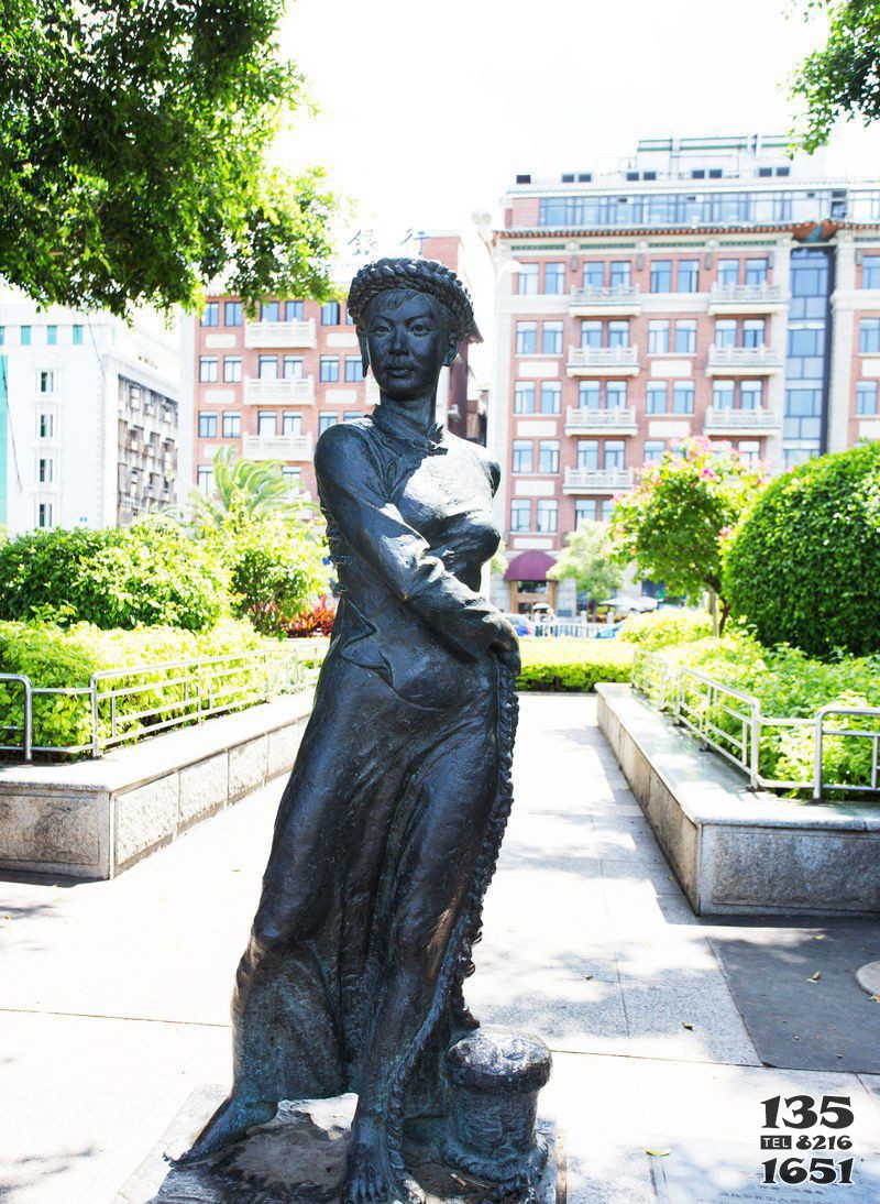 少數(shù)民族女人青銅人物銅雕 女人雕塑擺件手提包造型別墅圖片