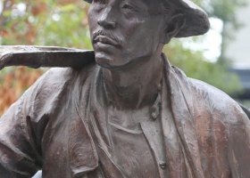 古鎮(zhèn)步行街生意人物銅雕雕塑擺件廠家 