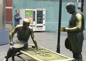 下象棋街邊景觀銅雕 下象棋雕塑圖片雕像水亭小孩