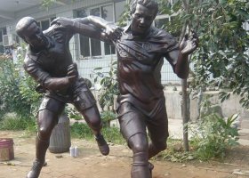 足球運(yùn)動(dòng)公園人物銅雕 