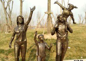 一家四口人物銅雕 一家雕塑四口背景幼兒園童畫(huà)