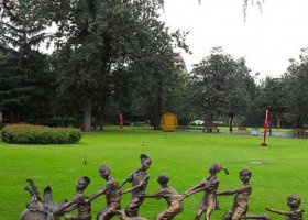 公園兒童拔蘿卜人物小品銅雕 拔蘿卜雕塑蘿卜老鷹老師人物