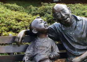 公園爺孫倆人物銅雕 