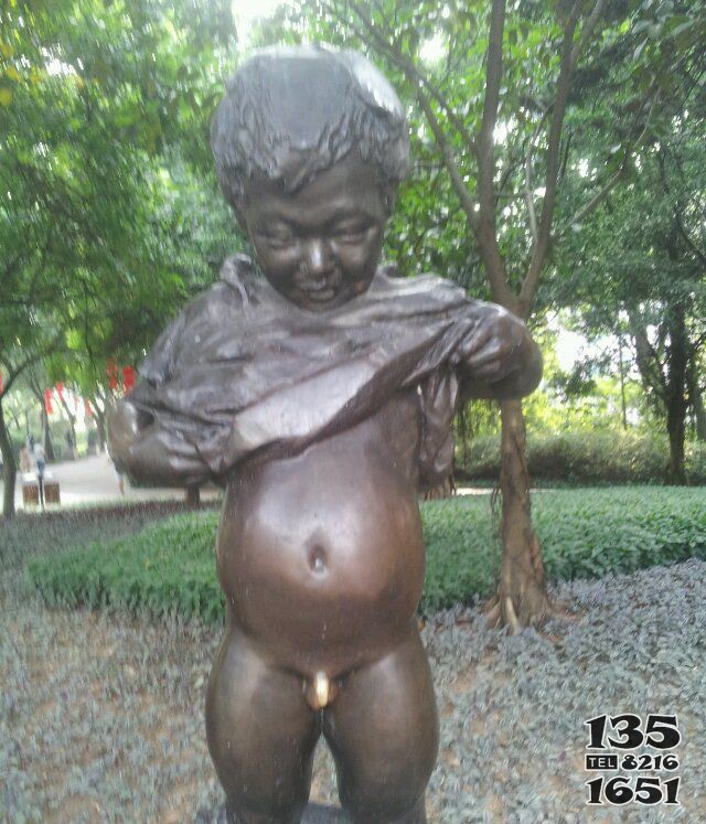 公園撒尿的小男孩人物銅雕 男孩雕塑兔子聯(lián)盟兄弟大衛(wèi)圖片