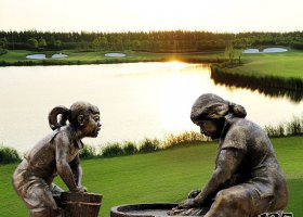 公園銅雕幫母親洗衣服小品人物雕塑 母親雕塑勝利者懷抱名稱來歷