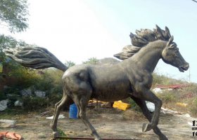 公園動(dòng)物奔跑的馬銅雕 