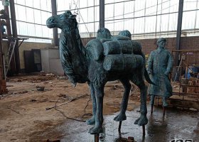 銅雕公園駱駝動(dòng)物擺件 駱駝雕塑大型藍(lán)湖展覽品草原