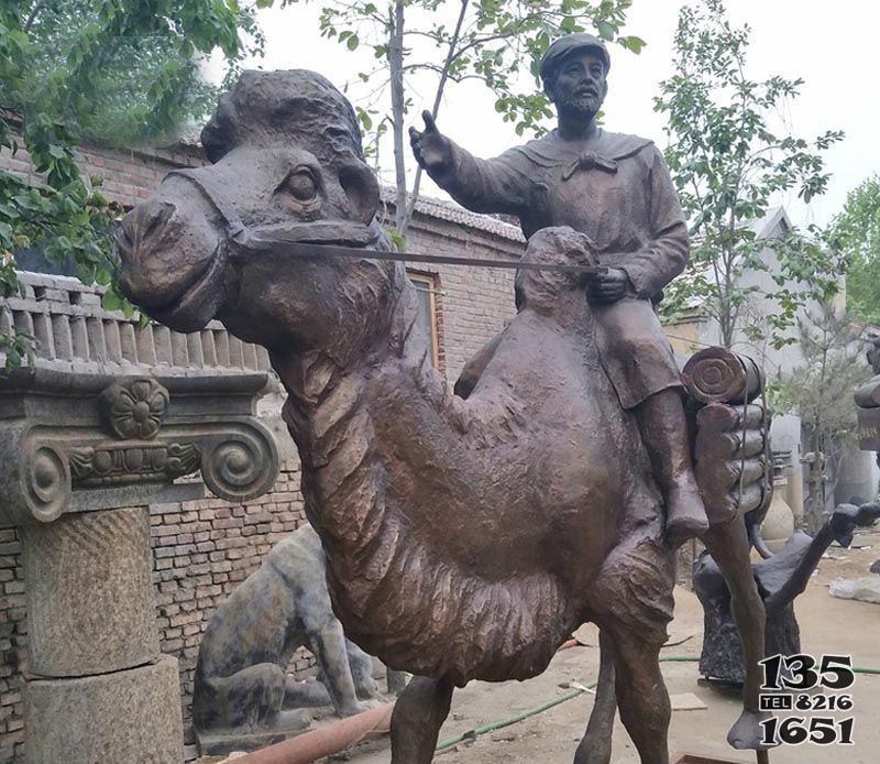 騎駱駝的少數(shù)民族人物銅雕  駱駝雕塑鑄銅牛羊制作廠風(fēng)采圖片