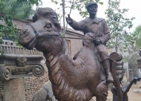 騎駱駝的少數(shù)民族人物銅雕  駱駝雕塑鑄銅牛羊制作廠風(fēng)采