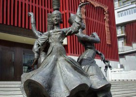 少數(shù)民族美女跳舞銅雕 