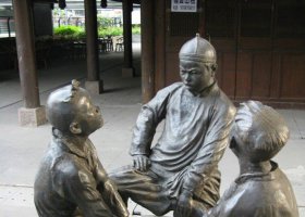 公園斗雞男孩小品銅雕 男孩雕塑女孩車與耳朵魚的