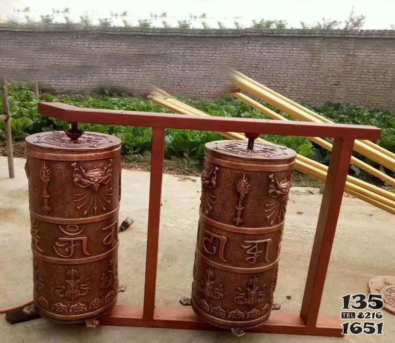 宗教廟宇轉(zhuǎn)經(jīng)筒銅雕圖片