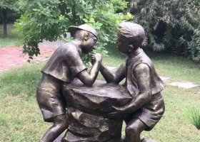 掰手腕兒童雕塑 兒童雕塑人物種類青銅器拔河