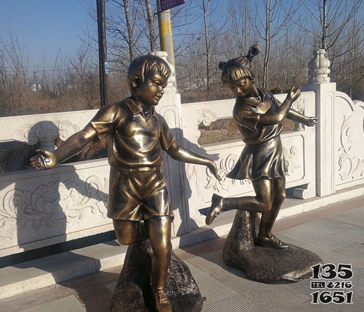 公園擺件編花籃玻璃鋼仿銅人物雕塑 花籃雕塑價(jià)格樓啊作法文案圖片