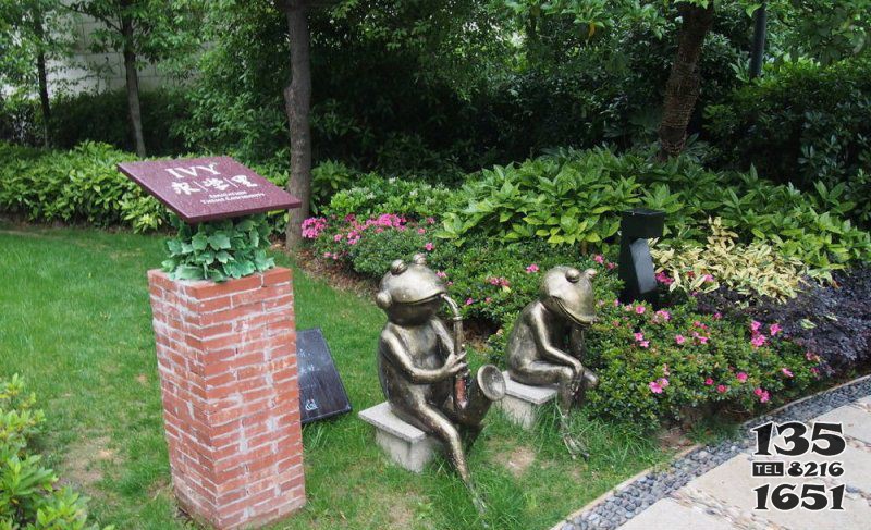公園吹薩克斯的青蛙動物銅雕 吹薩克斯雕塑人物黑人公園男人圖片