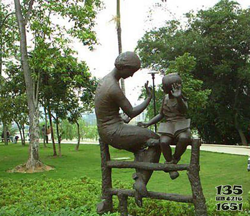 公園母女小品銅雕 母女雕塑寓意小區(qū)公園幼兒園圖片