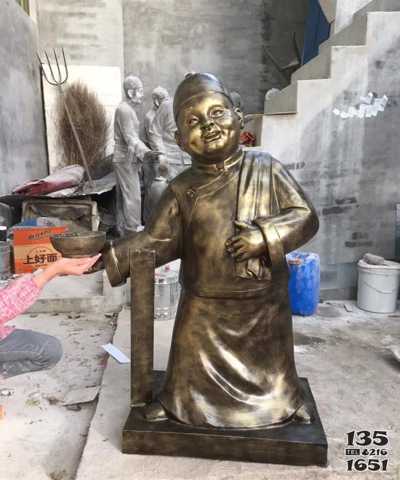 店小二人物銅雕 店小二雕塑銅雕圖片迎賓景區(qū)圖片