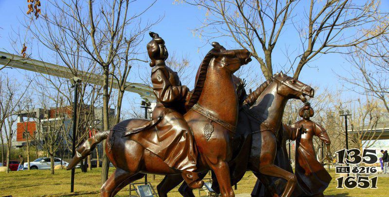 公園古代女人騎馬景觀銅雕 女人雕塑人和鸚鵡鑰匙仙女圖片