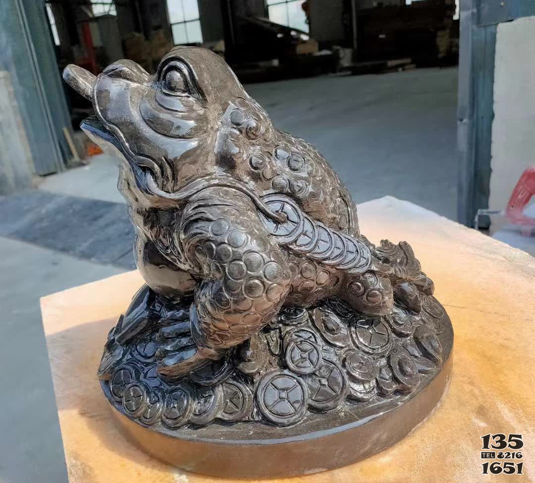 鑄銅招財(cái)金蟬雕塑圖片