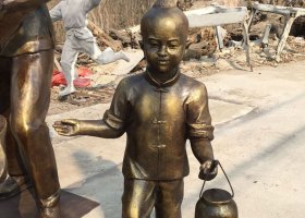提燈籠的小男孩銅雕 男孩雕塑圖片雜志植物園山羊