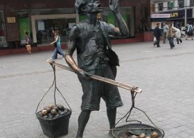 民間集市賣水果人物情景銅雕雕塑擺件加工 水果雕塑植物南陽行情彩繪