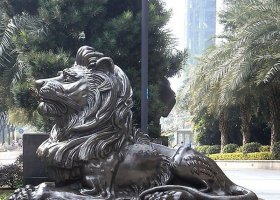 臥著的西洋獅看門獅子銅雕 
