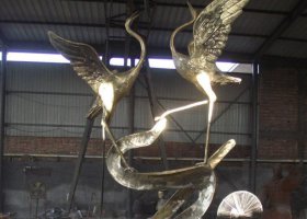 公園站在龍龜背上的仙鶴動(dòng)物銅雕 龍龜?shù)袼芫皡^(qū)周健噴泉慶云