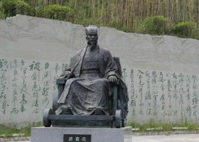 古代人物坐著的諸葛亮銅雕 諸葛亮雕塑廠家戰(zhàn)士門票戰(zhàn)馬