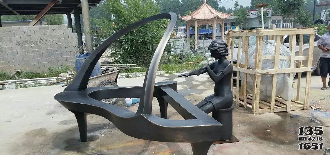 廣場(chǎng)抽象彈鋼琴景觀銅雕 圖片